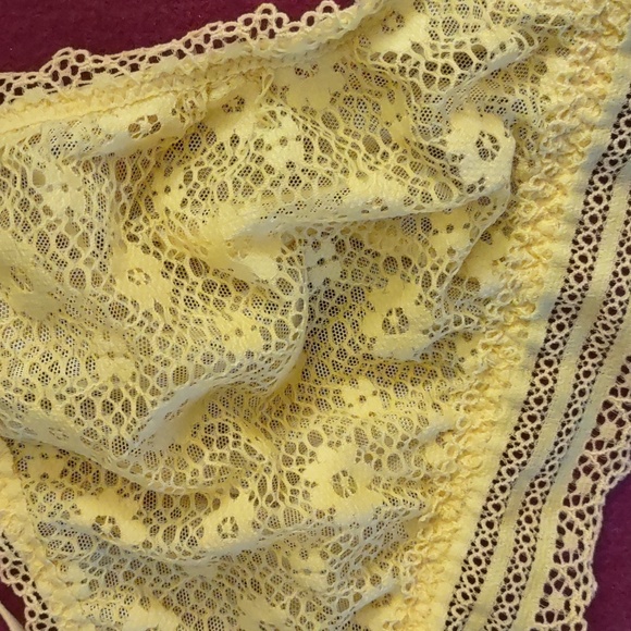 Bundle of Two Bras from Victoria's Secret size Medium - Picture 2 of 6